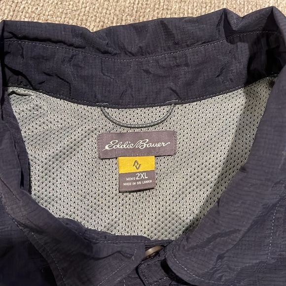 Eddie Bauer men’s nylon button up - Picture 5 of 9